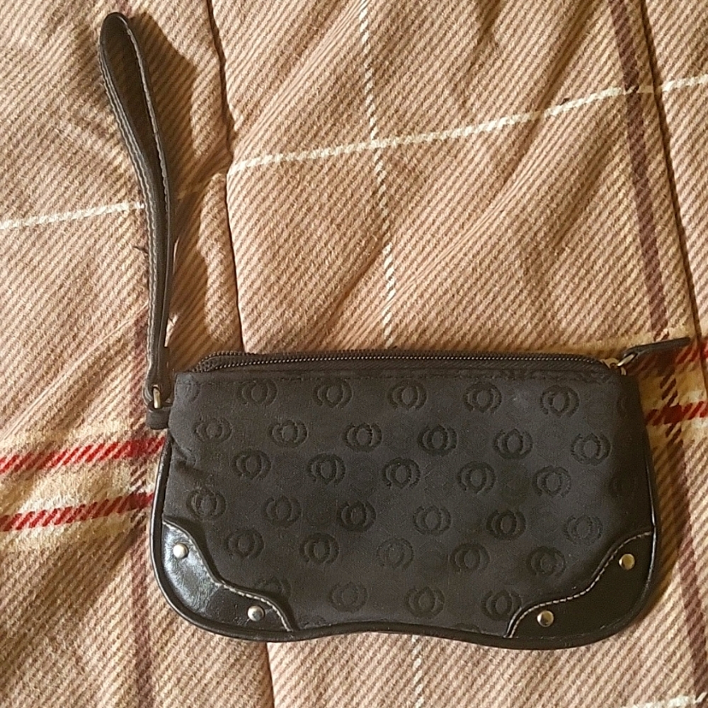 Black wristlet